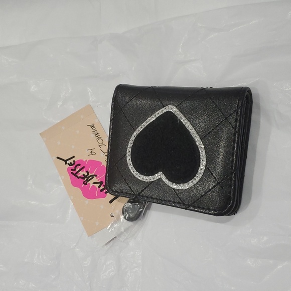 Betsey Johnson black quilted glitter trimmed fuzzy heart LBMoney bifold wallet - Picture 3 of 11